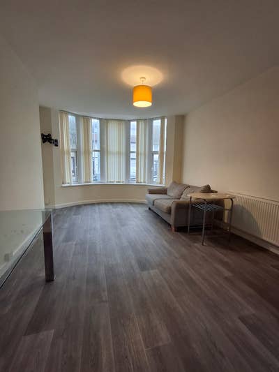 Spacious 1-Bedroom Flat - Priory Road Main Photo