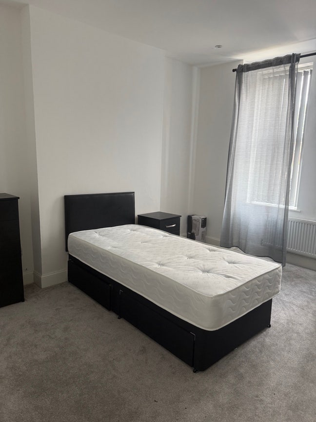 Room available for rent Main Photo