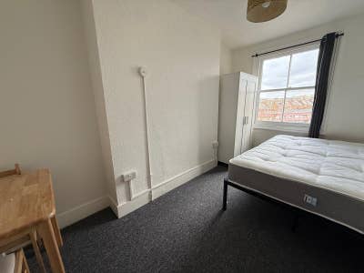 Kilburn High Rd/Bills Included/No Deposit Main Photo