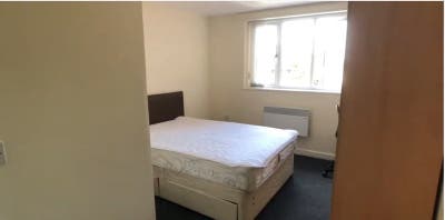 En-Suite Fully Furnished Double Bedroom  Main Photo