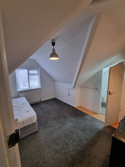 Studio Flat to rent in Rayners Lane (HA2) Main Photo