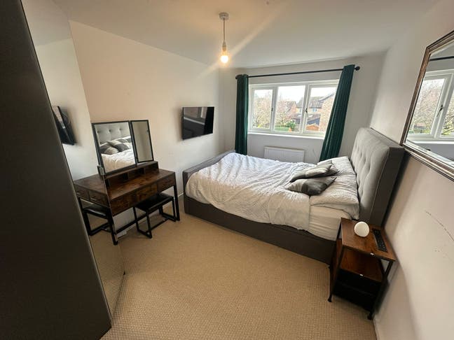 3 bedrooms available  Main Photo
