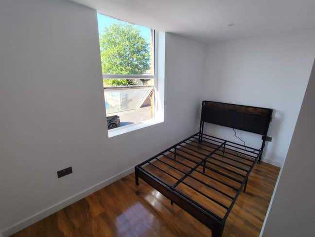 Newly Refurbished 6-Bedroom Ensuite House Share Main Photo