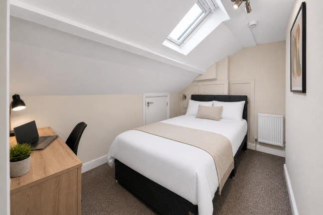 Newly Refurbished Ensuites and Studios  Main Photo