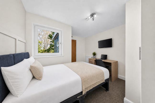 Newly Refurbished Ensuites and Studios  Main Photo