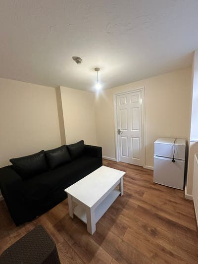 2 Bedroom Flat  Main Photo