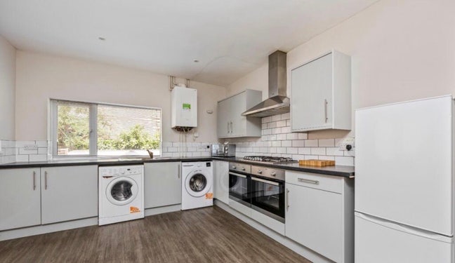 *Amazing Brand New All En-Suite Property* Main Photo