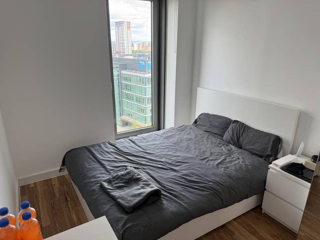 Stylish Room in MediaCity Apartment - Flat Share Main Photo