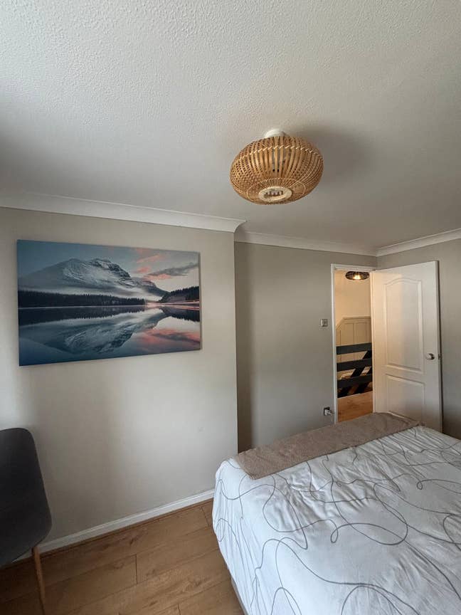 King Size bed - Double Room Available – Hunslet, L Main Photo