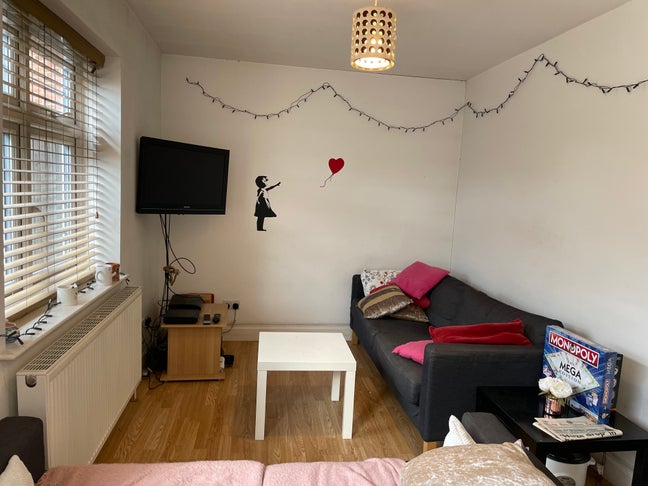 Bright double room, friendly house,Shepherds Bush  Main Photo