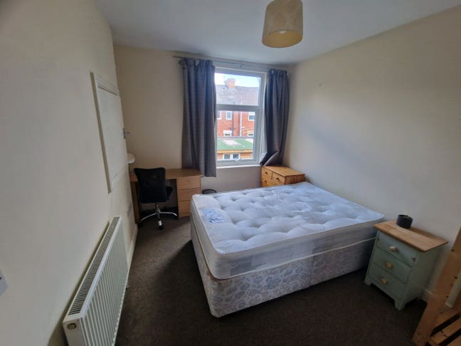 Double room situated just off crookes  Main Photo