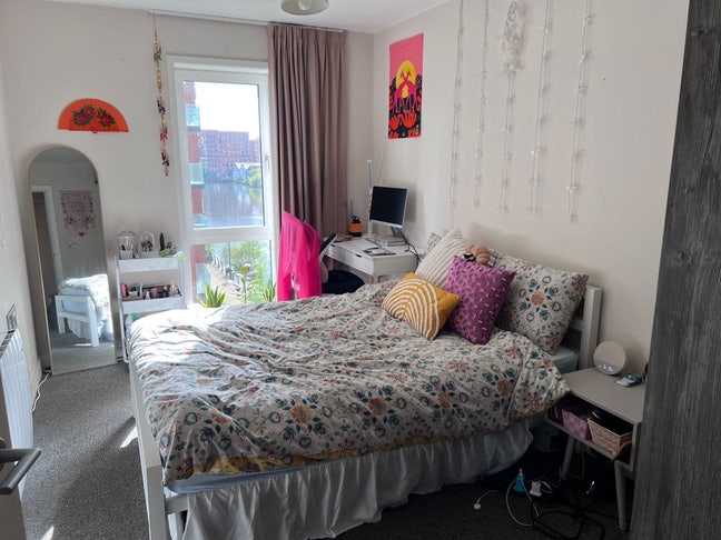 Large Double Room on the Canal Main Photo
