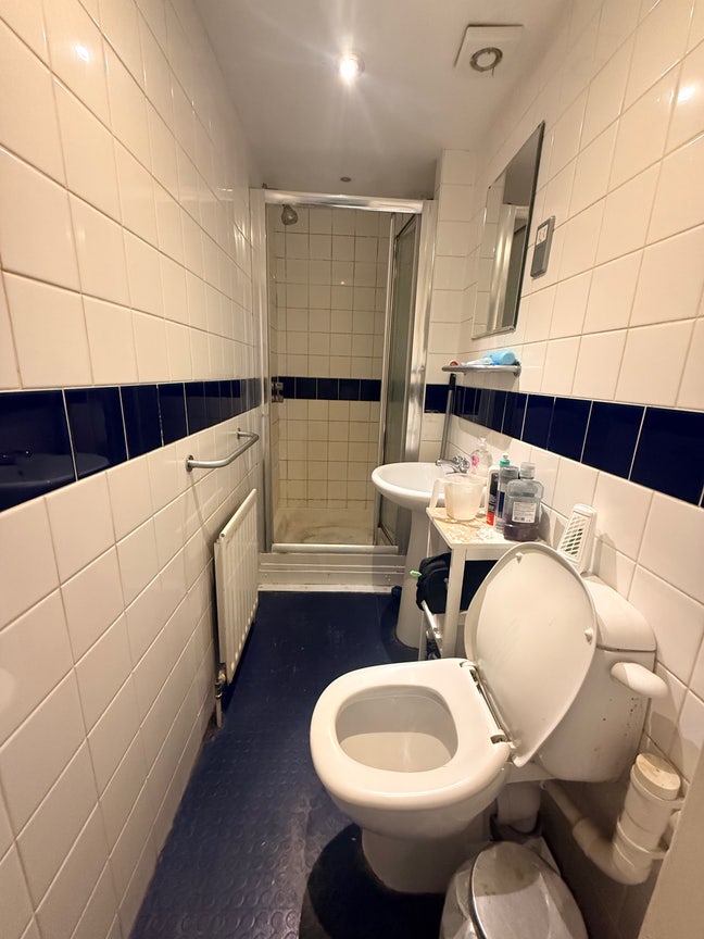 Single room available  Main Photo