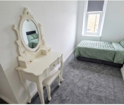 Fully Furnished with Furniture & Ensuite Main Photo