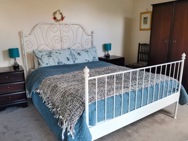 Comfy Double Room in Farmhouse - HPC / Gravity   Main Photo