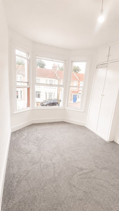 🏡✨ Spacious 5 Bedroom House in Ilford (IG3) Main Photo
