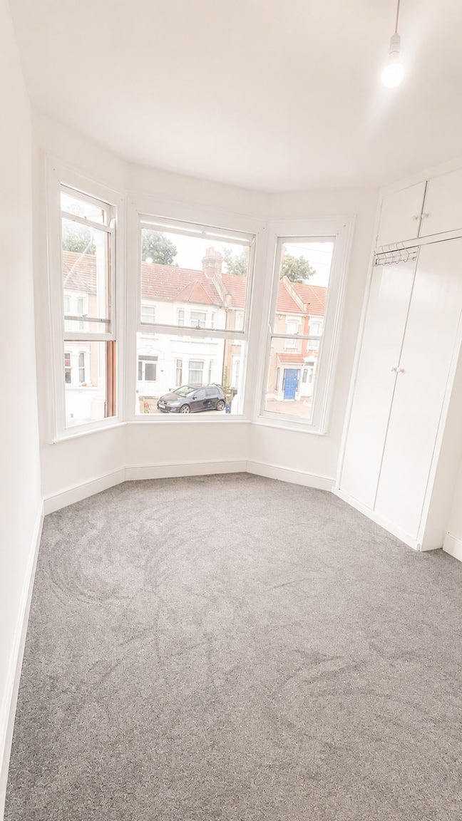 🏡✨ Spacious 5 Bedroom House in Ilford (IG3) Main Photo