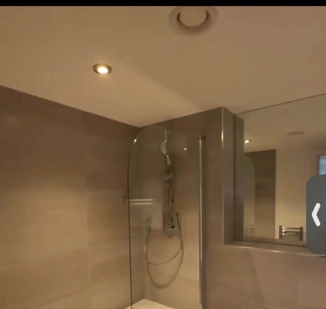 A room available in a two bedroom apartment Main Photo