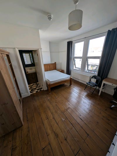 Rooms for rent in spacious maisonette  Main Photo