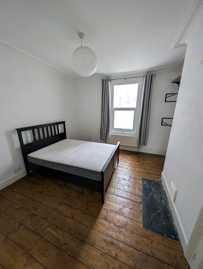 Room for rent in spacious maisonette  Main Photo