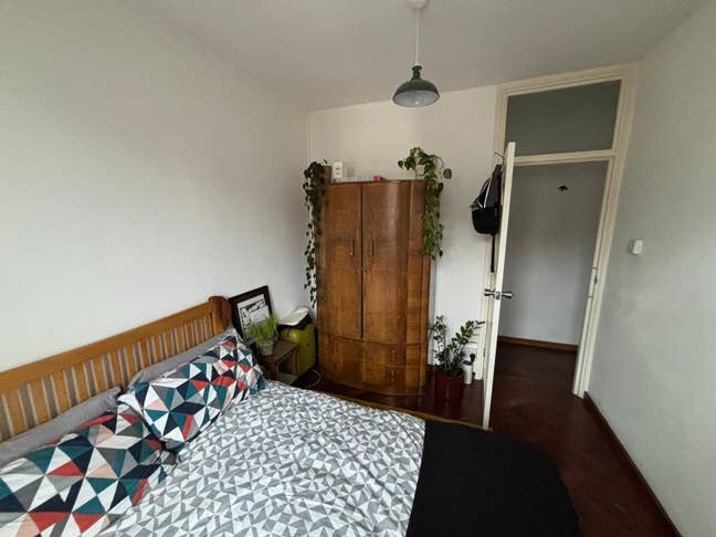 Double room for rent in Shacklewell Main Photo