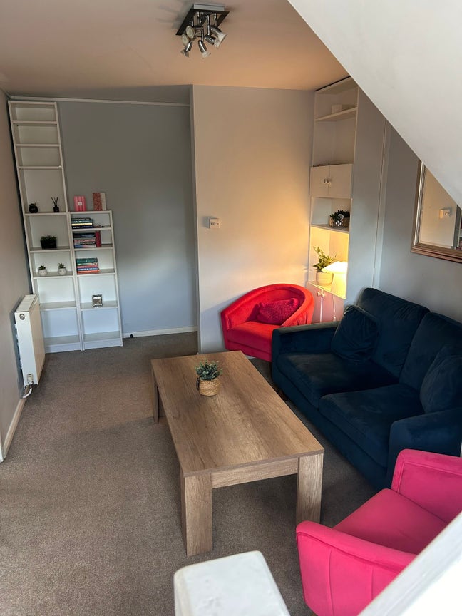 Modern 2 Bed Flat with Terrace and Parking Main Photo
