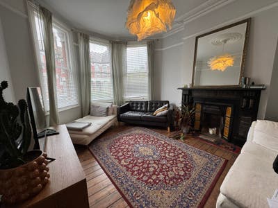 Massive double room in beautiful victorian terrace Main Photo