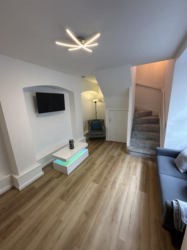 Modern Double Room En-suite Near Airport Main Photo