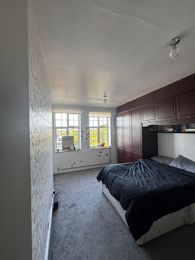 Spacious double room close in W5 Main Photo