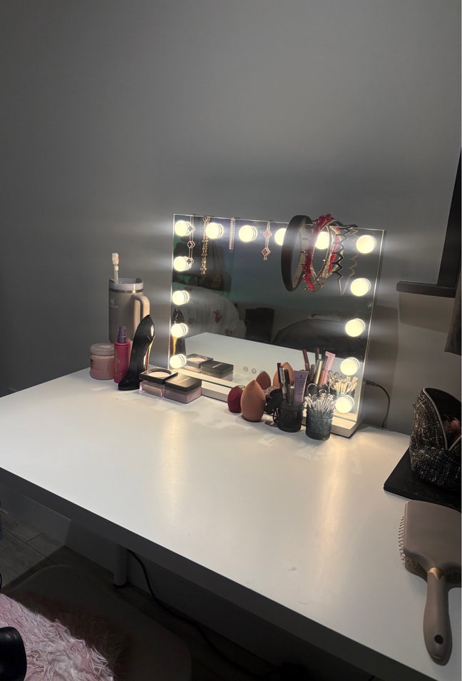 Spacious Double Room Available — Central  Main Photo
