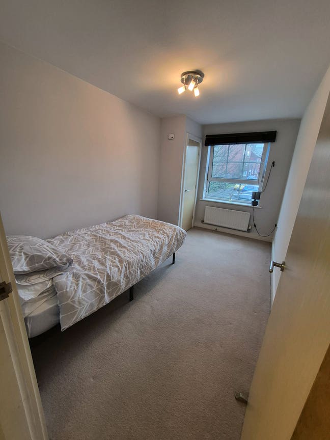 Room to rent - Stalybridge  Main Photo