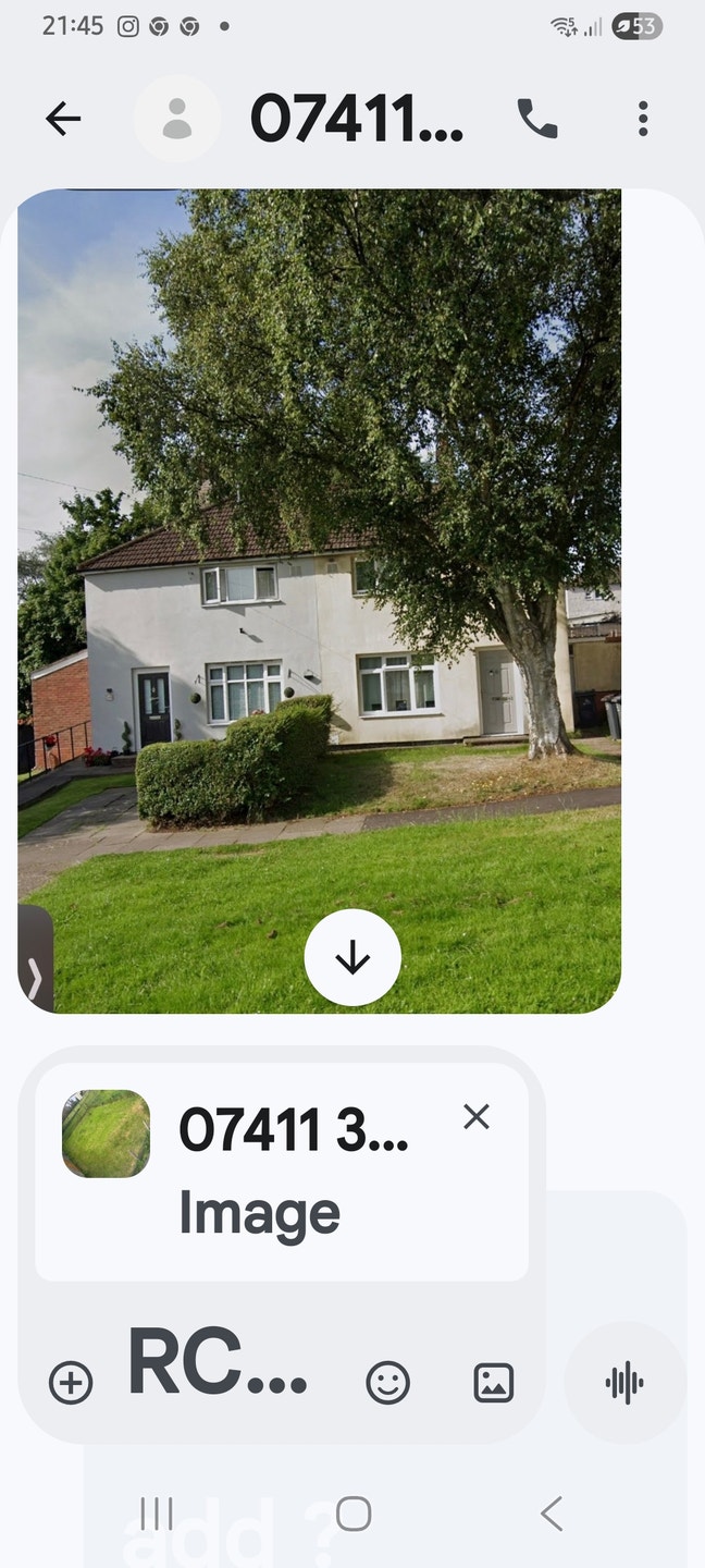 Double room to let with live in land lord Main Photo