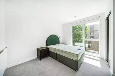 Spacious Double En-Suite Room Zone in Elephant & C Main Photo