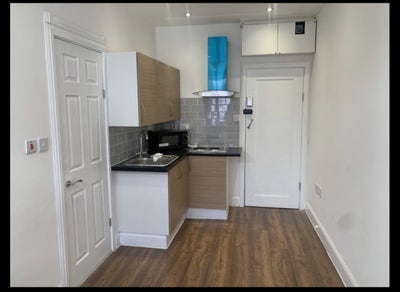 Studio room in Camberley Main Photo