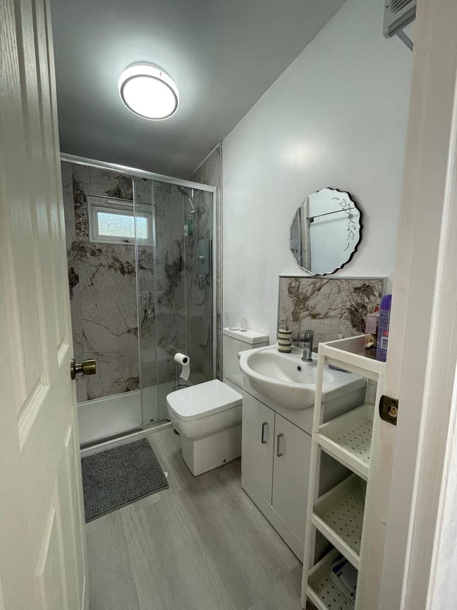 Specious bedroom available in central MK Main Photo