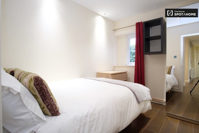 Great Flat - Streatham Available Now Main Photo