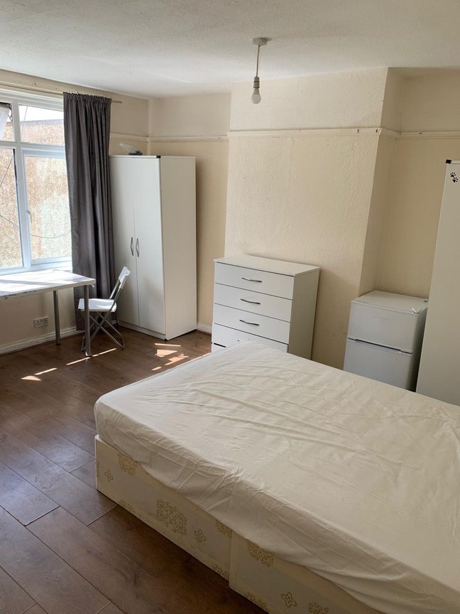 This is a room for 2 friends Main Photo