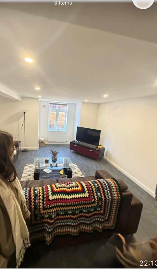 Gorgeous double room in 6 bedroom house  Main Photo