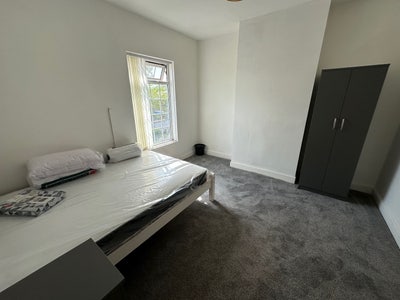 4 furnished rooms - WS2 - Benefits accepted Main Photo