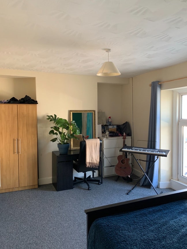2 Rooms in Shared House Main Photo