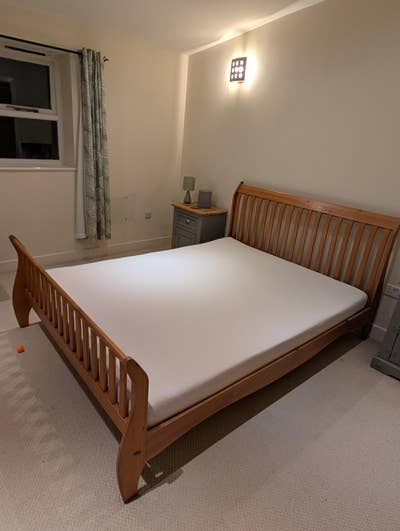 Double ensuite in spacious Centrally located fla Main Photo