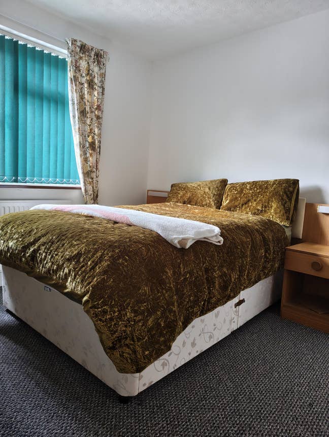 Landlady  Main Photo