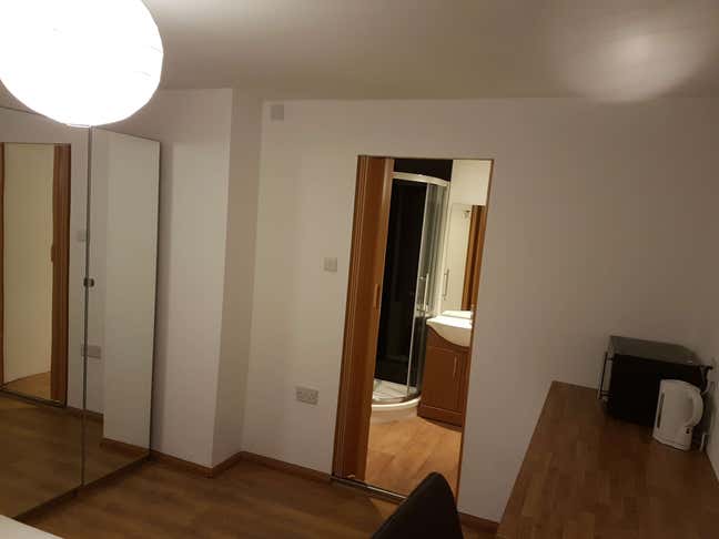 Double ensuite room in Corby Main Photo