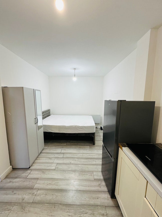 Amazing studio for rent Near East Ham  Main Photo
