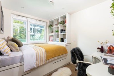 Modern 1-Bed En-Suite Flat with TV included Main Photo
