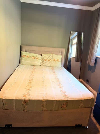 Single room available in quiet family house Main Photo
