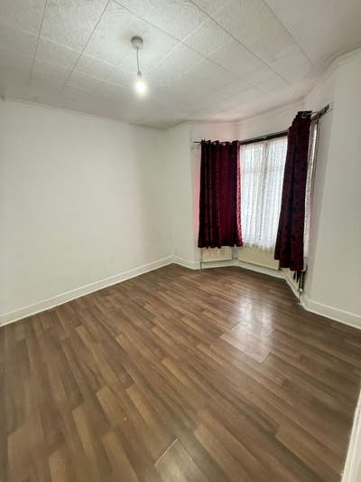 Big Room available  Main Photo