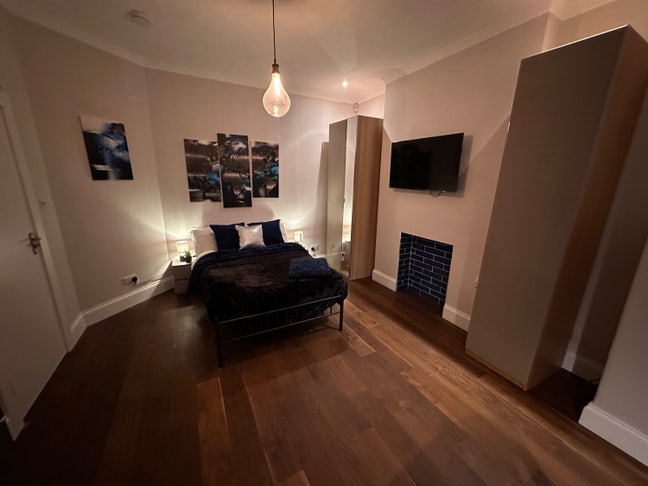 Double Bedroom 1 min walk- Harrow on Hill station Main Photo