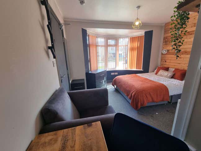 Ensuite Rooms Available 🏡 Haydon Road Main Photo
