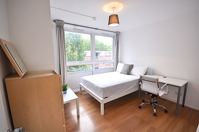 Student Room Let in NW1 Rent Inc All Bills 2 Baths Main Photo